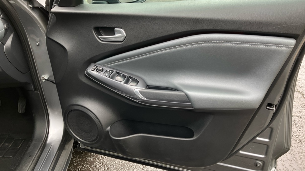 Nissan Juke 1.0 DiG-T N-Connecta 5dr Petrol Hatchback - Image 30