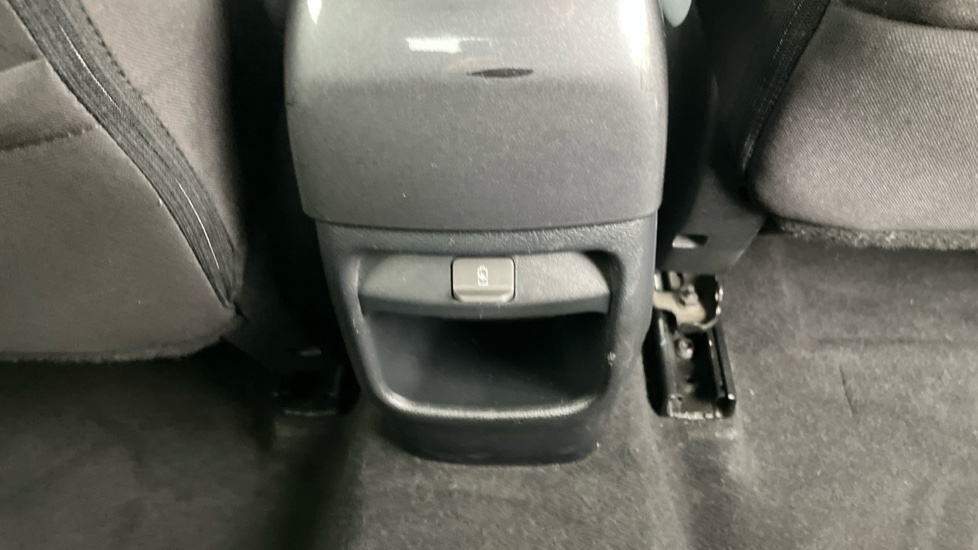 Nissan Juke 1.0 DiG-T N-Connecta 5dr Petrol Hatchback - Image 33