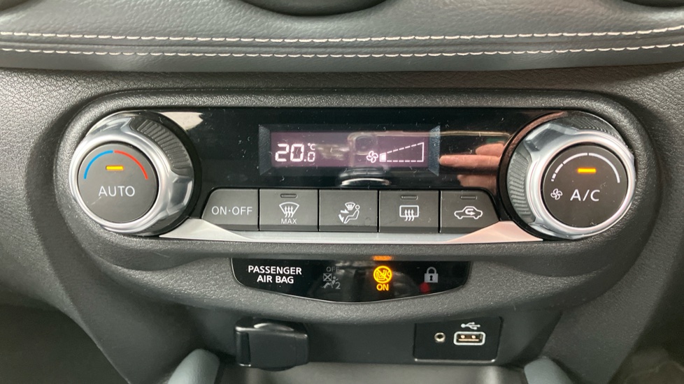 Nissan Juke 1.0 DiG-T N-Connecta 5dr Petrol Hatchback - Image 49