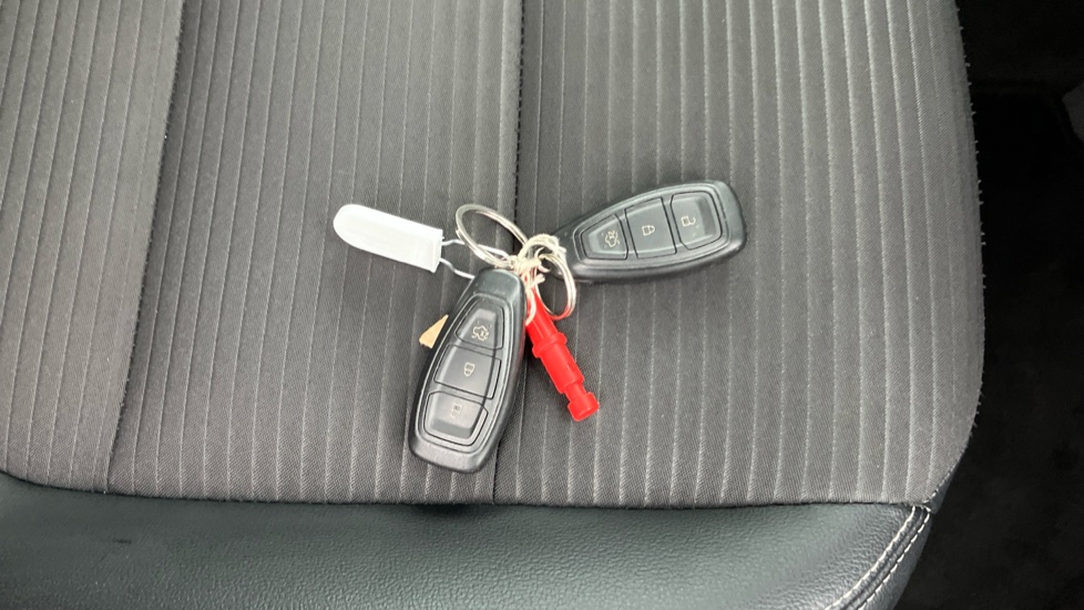 Ford Kuga 1.5 EcoBoost 150 Titanium Edition 5dr Petrol Estate - Image 20