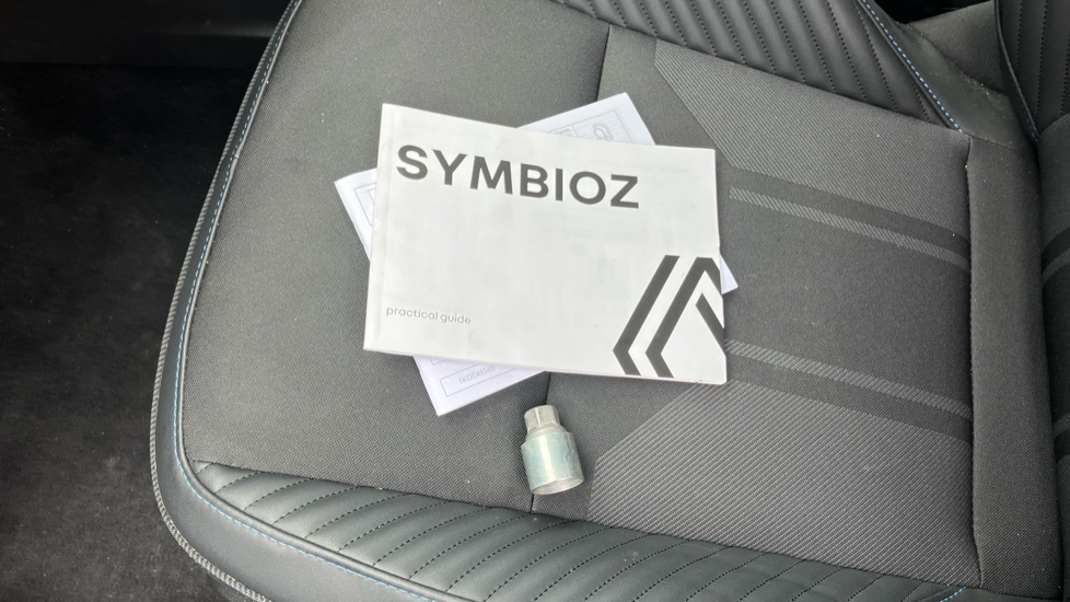 Renault Symbioz 1.6 E-Tech FHEV 145 Techno Esprit Alpine 5dr Auto Hybrid Estate - Image 19