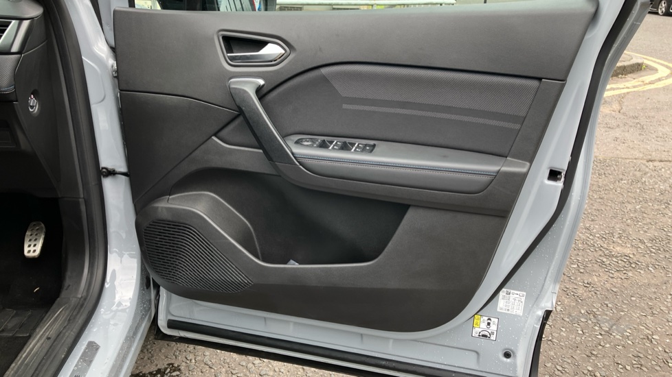 Renault Symbioz 1.6 E-Tech FHEV 145 Techno Esprit Alpine 5dr Auto Hybrid Estate - Image 31