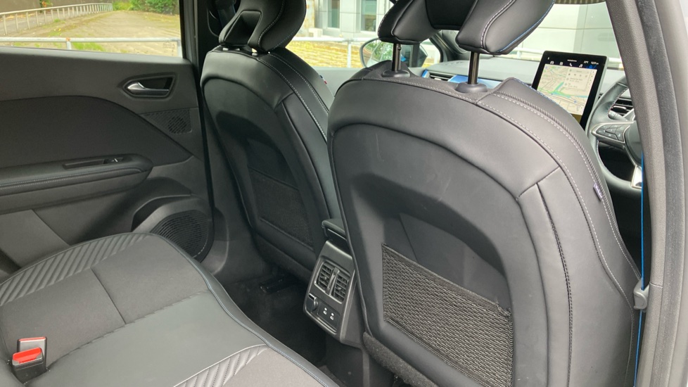 Renault Symbioz 1.6 E-Tech FHEV 145 Techno Esprit Alpine 5dr Auto Hybrid Estate - Image 32