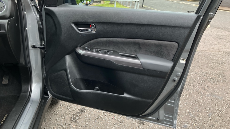 Suzuki Vitara 1.4 Boosterjet 48V Hybrid SZ5 ALLGRIP 5dr Petrol Estate - Image 31