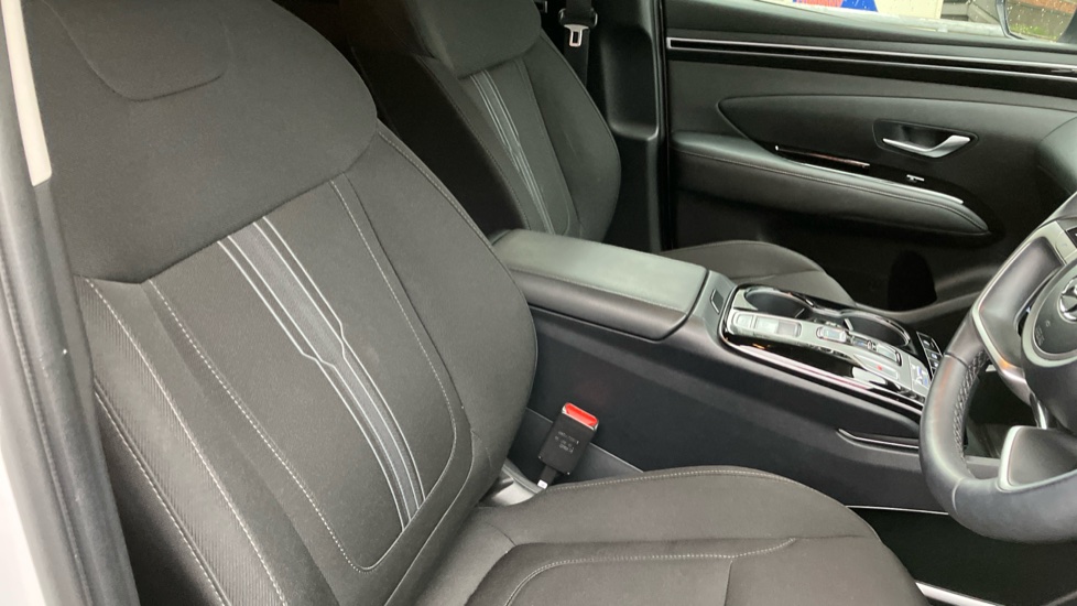 Hyundai TUCSON 1.6 TGDi Hybrid 230 Premium 5dr 2WD Auto Hybrid Estate - Image 30