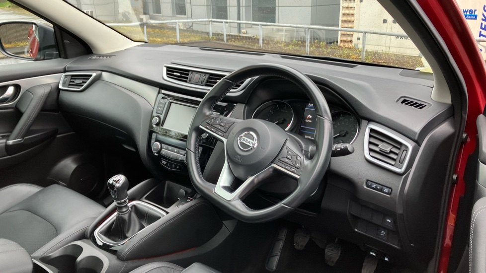 Nissan Qashqai 1.3 DiG-T Tekna 5dr Petrol Hatchback - Image 11