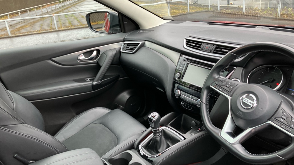 Nissan Qashqai 1.3 DiG-T Tekna 5dr Petrol Hatchback - Image 14