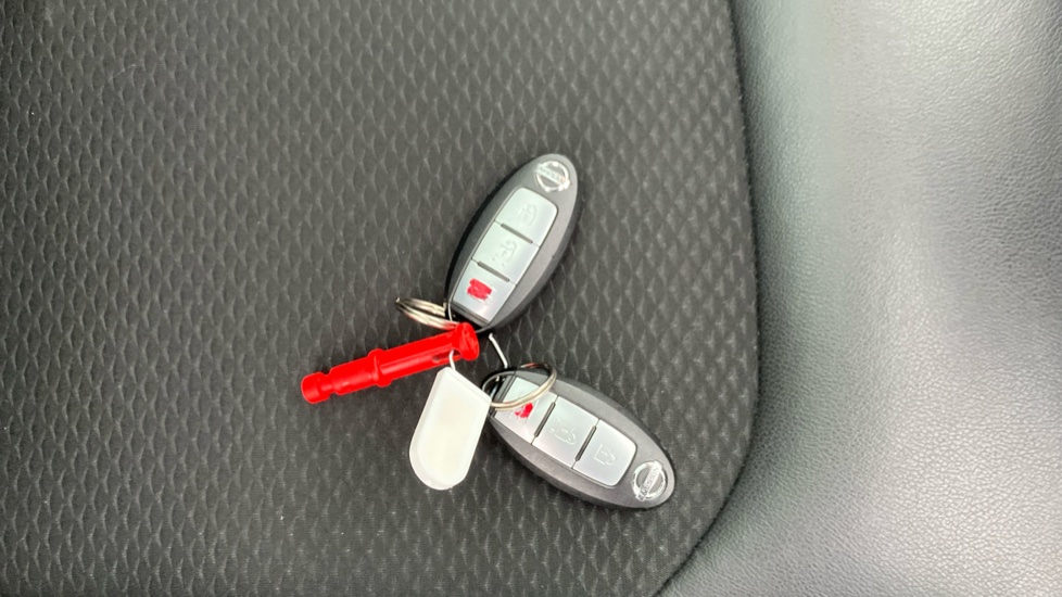 Nissan Qashqai 1.3 DiG-T Tekna 5dr Petrol Hatchback - Image 20