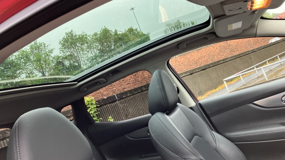 Nissan Qashqai 1.3 DiG-T Tekna 5dr Petrol Hatchback - Image 26
