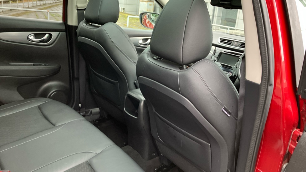 Nissan Qashqai 1.3 DiG-T Tekna 5dr Petrol Hatchback - Image 31