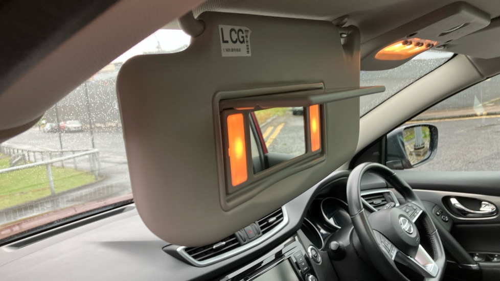 Nissan Qashqai 1.3 DiG-T Tekna 5dr Petrol Hatchback - Image 36