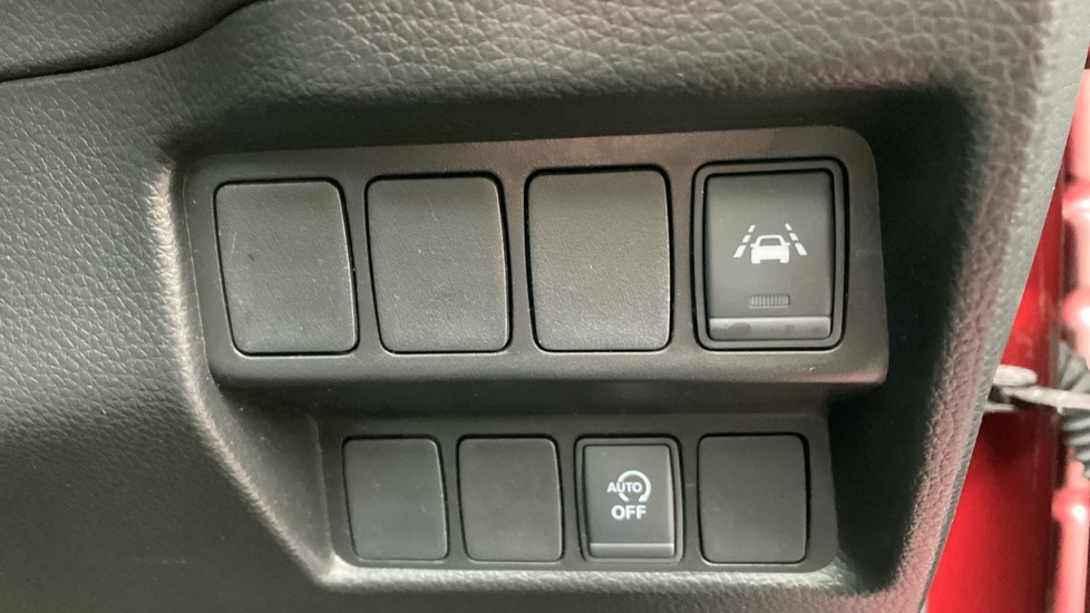 Nissan Qashqai 1.3 DiG-T Tekna 5dr Petrol Hatchback - Image 41