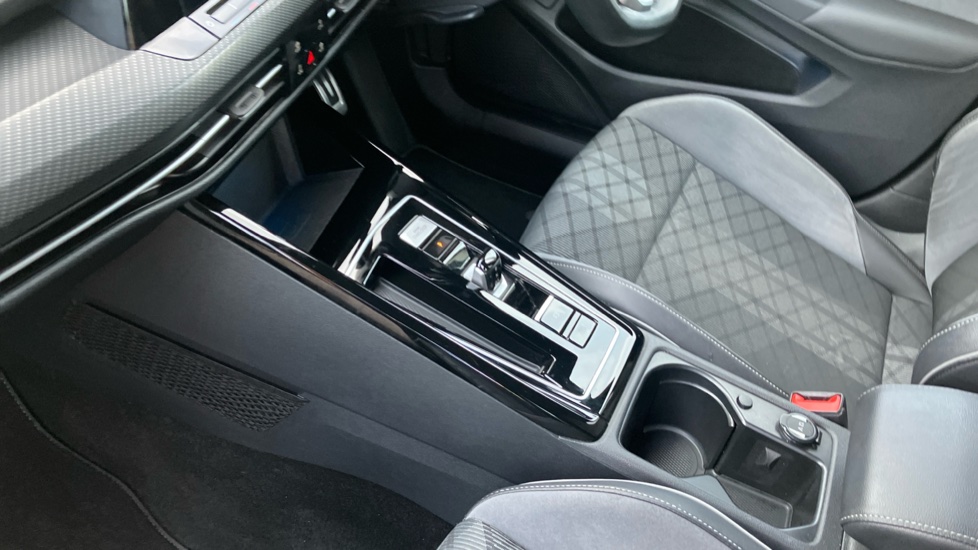 Volkswagen Golf 1.5 eTSI 150 R-Line 5dr DSG Petrol Hatchback - Image 13