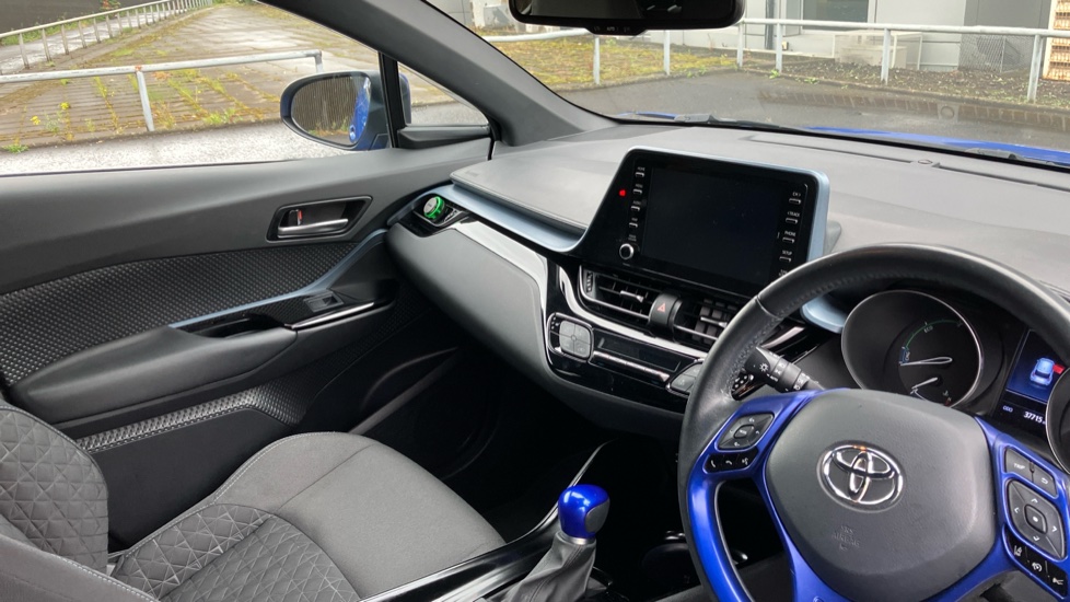 Toyota C-HR 1.8 Hybrid Design 5dr CVT Hybrid Hatchback - Image 14
