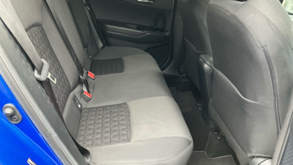 Toyota C-HR 1.8 Hybrid Design 5dr CVT Hybrid Hatchback - Image 16
