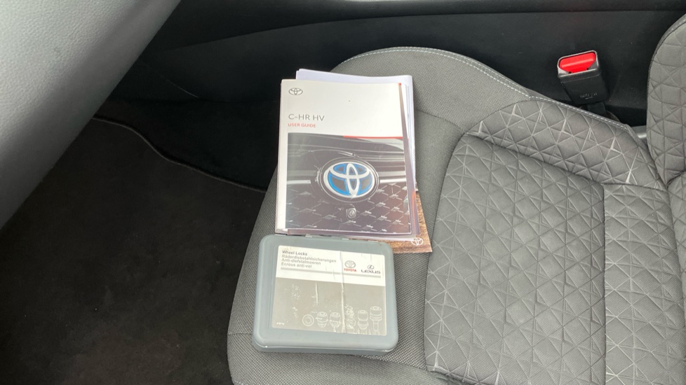 Toyota C-HR 1.8 Hybrid Design 5dr CVT Hybrid Hatchback - Image 19