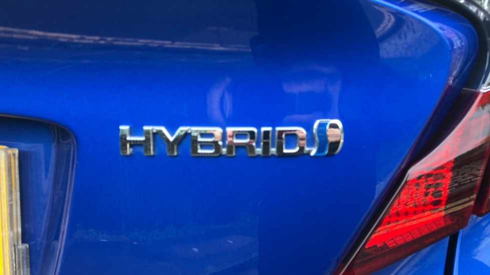 Toyota C-HR 1.8 Hybrid Design 5dr CVT Hybrid Hatchback - Image 28