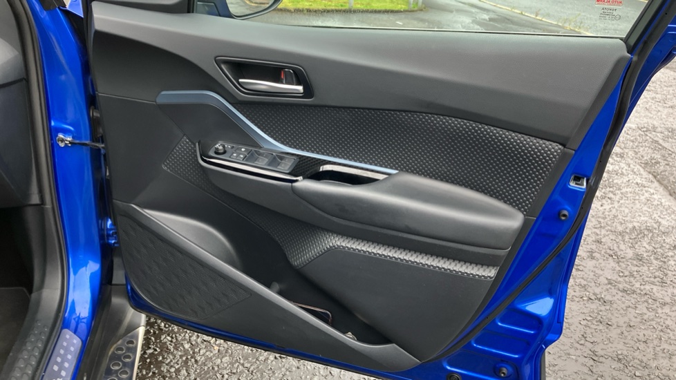 Toyota C-HR 1.8 Hybrid Design 5dr CVT Hybrid Hatchback - Image 32