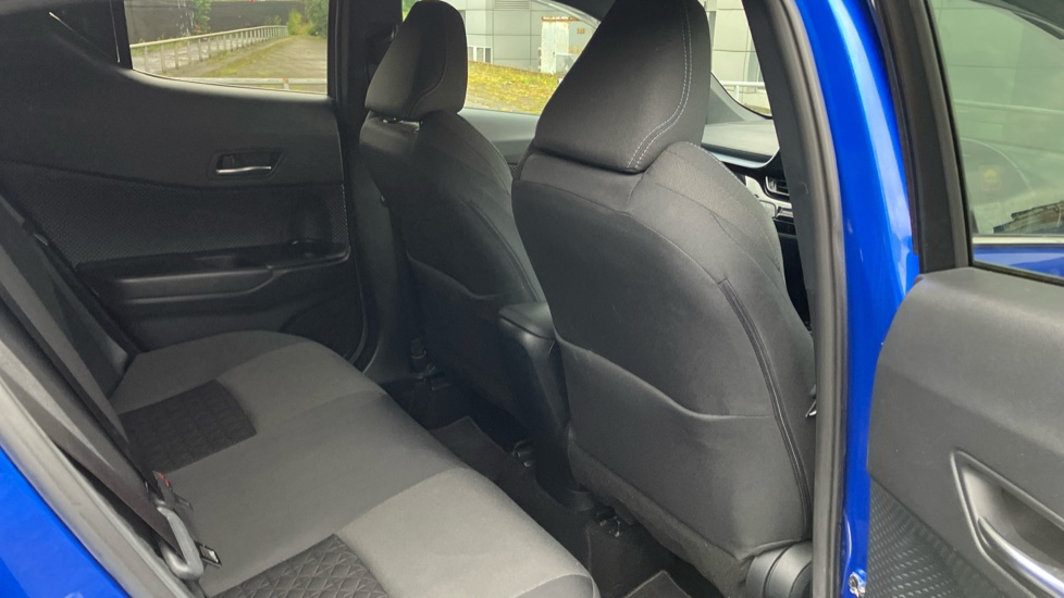Toyota C-HR 1.8 Hybrid Design 5dr CVT Hybrid Hatchback - Image 33