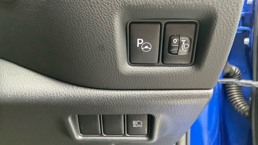 Toyota C-HR 1.8 Hybrid Design 5dr CVT Hybrid Hatchback - Image 39