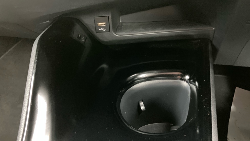 Toyota C-HR 1.8 Hybrid Design 5dr CVT Hybrid Hatchback - Image 47