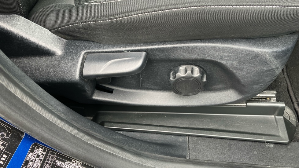 Ford Puma 1.0 EcoBoost Hybrid mHEV Titanium Design 5dr DCT Petrol Hatchback - Image 28