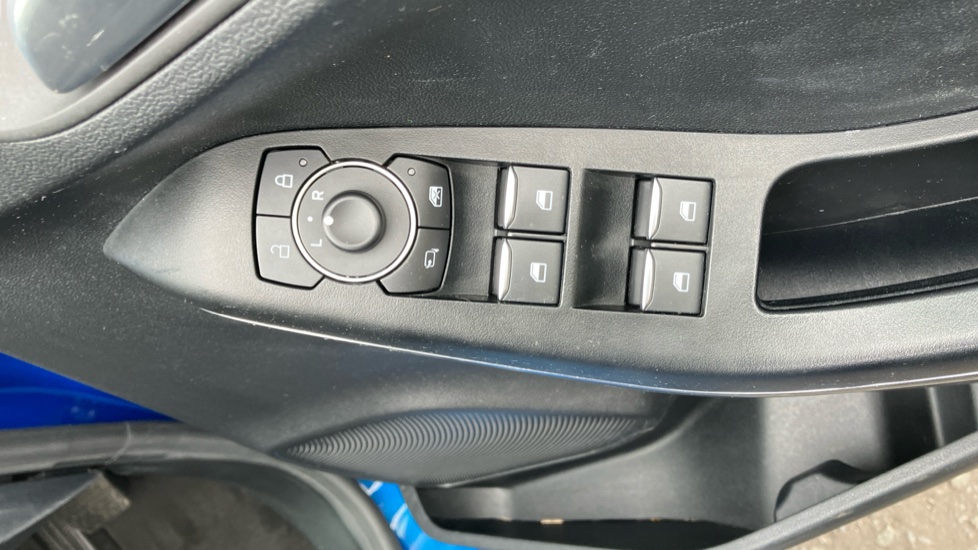 Ford Puma 1.0 EcoBoost Hybrid mHEV Titanium Design 5dr DCT Petrol Hatchback - Image 29
