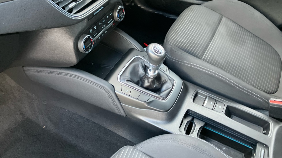 Ford Focus 1.0 EcoBoost Hybrid mHEV 125 Titanium Edition 5dr Petrol Hatchback - Image 13