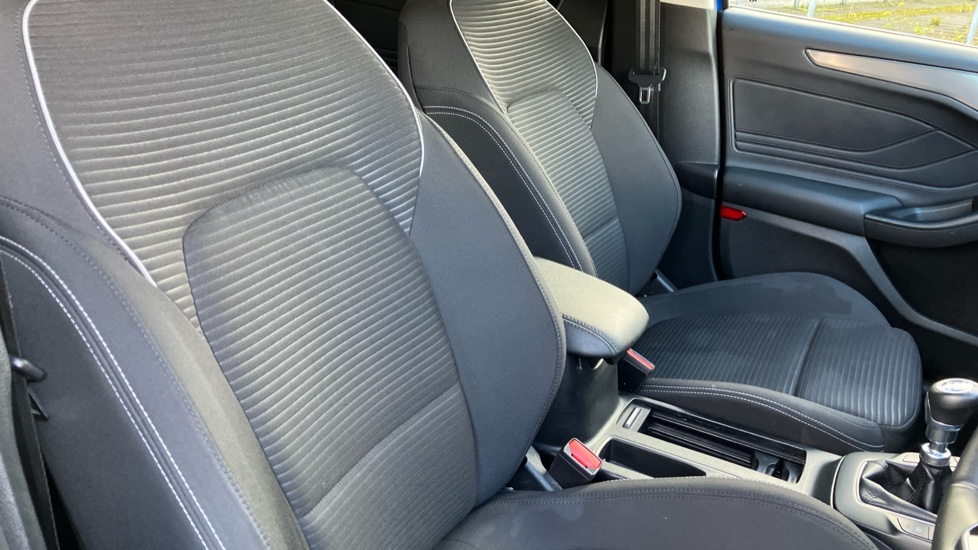 Ford Focus 1.0 EcoBoost Hybrid mHEV 125 Titanium Edition 5dr Petrol Hatchback - Image 27