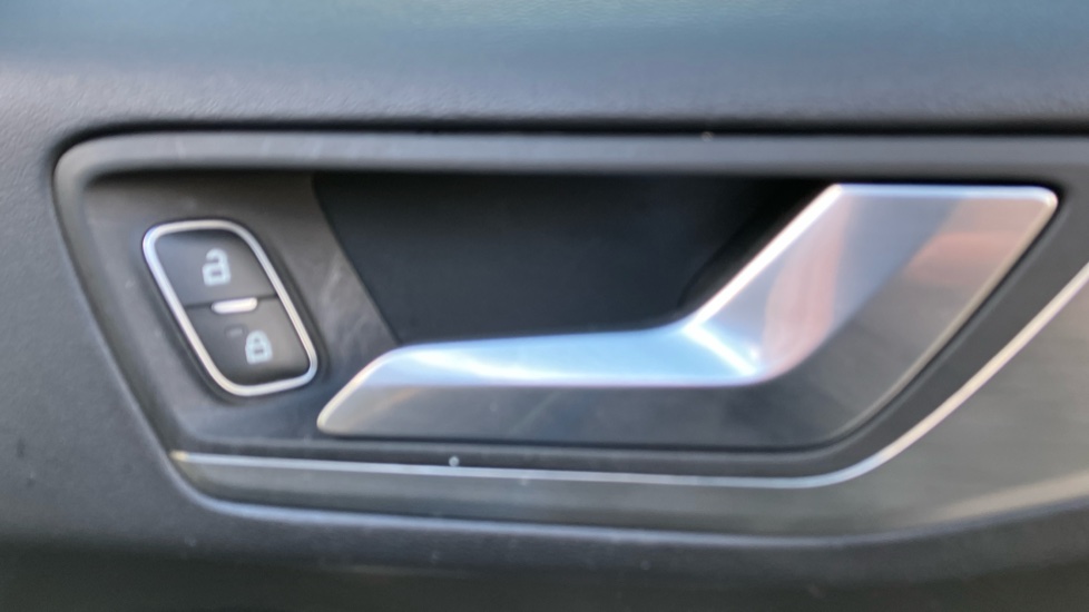 Ford Focus 1.0 EcoBoost Hybrid mHEV 125 Titanium Edition 5dr Petrol Hatchback - Image 29