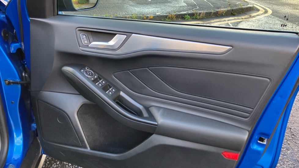 Ford Focus 1.0 EcoBoost Hybrid mHEV 125 Titanium Edition 5dr Petrol Hatchback - Image 31