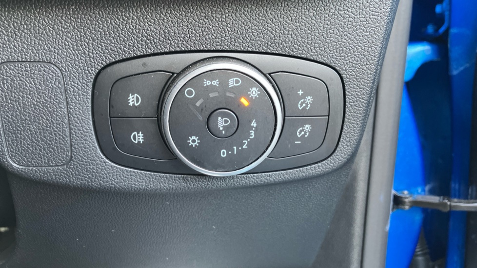 Ford Focus 1.0 EcoBoost Hybrid mHEV 125 Titanium Edition 5dr Petrol Hatchback - Image 38