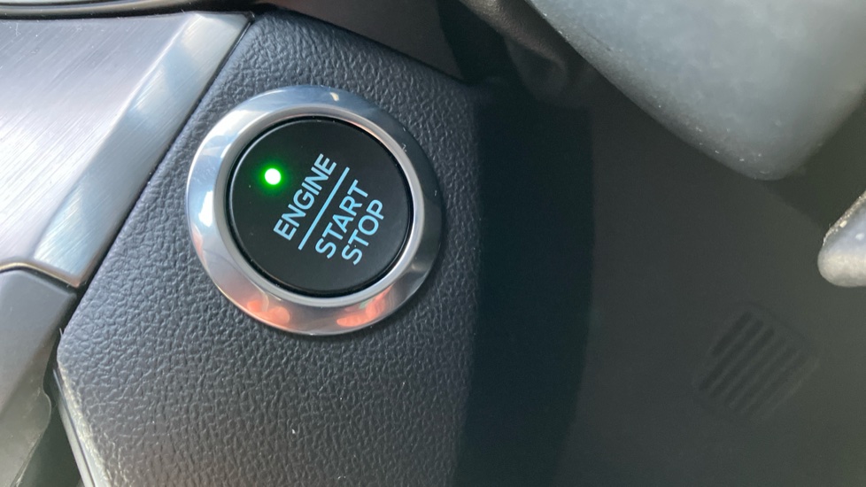 Ford Focus 1.0 EcoBoost Hybrid mHEV 125 Titanium Edition 5dr Petrol Hatchback - Image 40