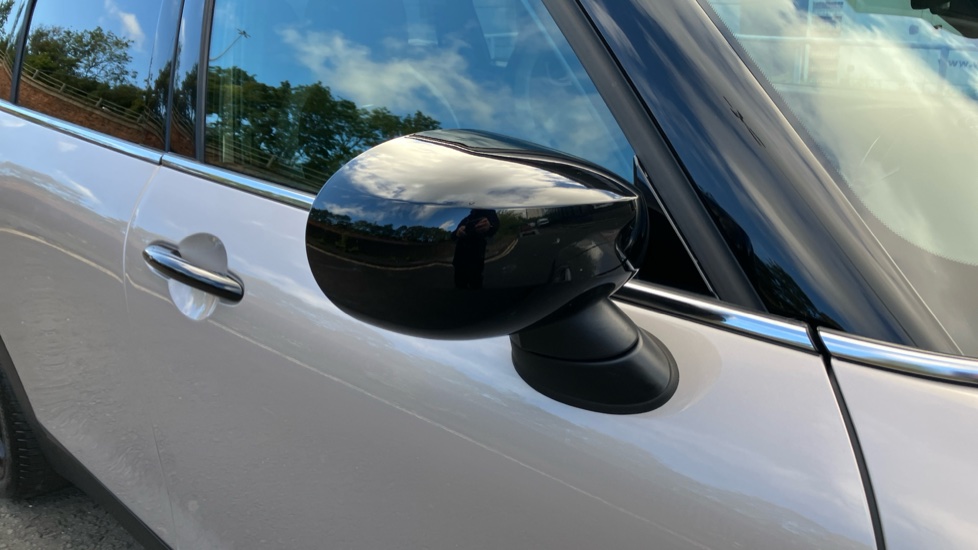 MINI Clubman 1.5 Cooper Sport 6dr Petrol Estate - Image 23