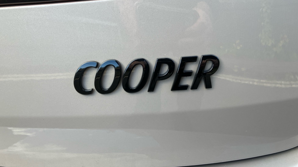 MINI Clubman 1.5 Cooper Sport 6dr Petrol Estate - Image 27