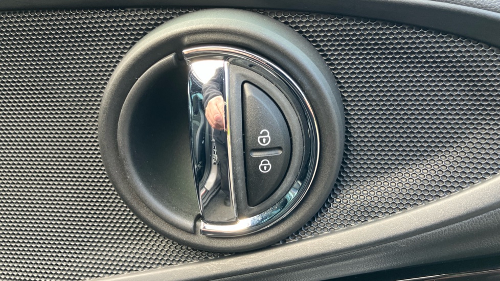MINI Clubman 1.5 Cooper Sport 6dr Petrol Estate - Image 31