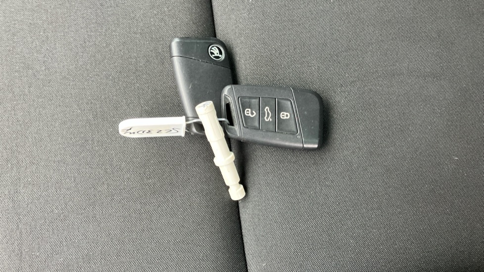 Skoda Karoq 1.5 TSI SE Drive 5dr DSG Petrol Estate - Image 20