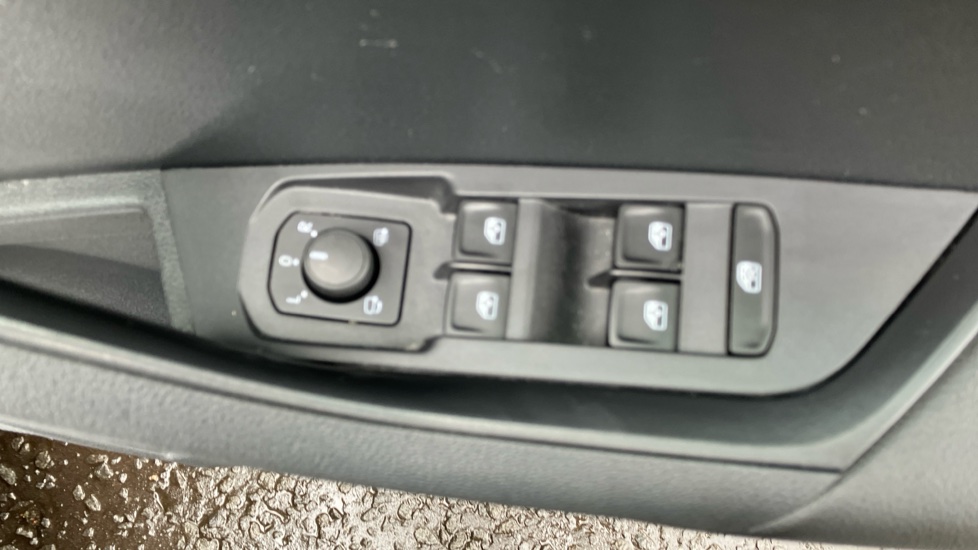 Skoda Karoq 1.5 TSI SE Drive 5dr DSG Petrol Estate - Image 31