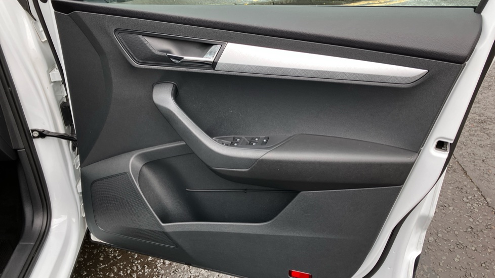 Skoda Karoq 1.5 TSI SE Drive 5dr DSG Petrol Estate - Image 32