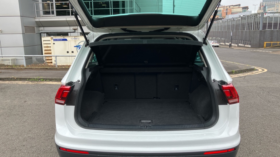 Volkswagen Tiguan 2.0 TDi 150 SE Nav 5dr Diesel Estate - Image 4