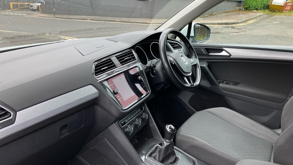 Volkswagen Tiguan 2.0 TDi 150 SE Nav 5dr Diesel Estate - Image 9