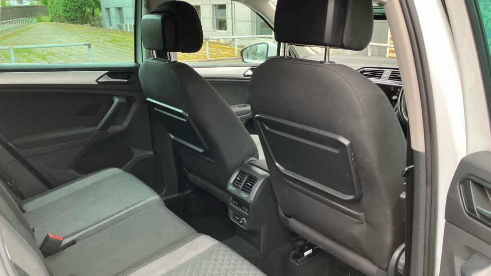Volkswagen Tiguan 2.0 TDi 150 SE Nav 5dr Diesel Estate - Image 31
