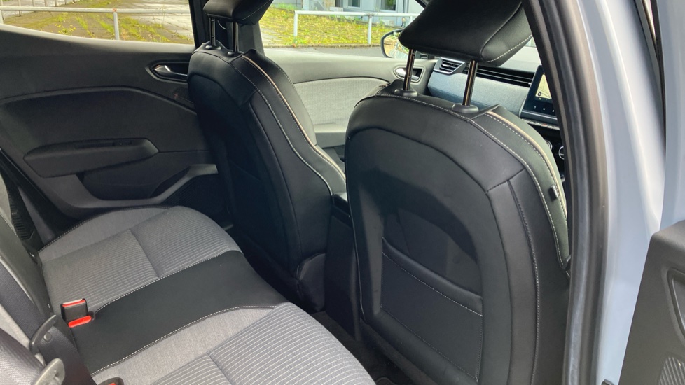 Renault Clio 1.6 E-TECH full hybrid 145 Techno 5dr Auto Hybrid Hatchback - Image 32