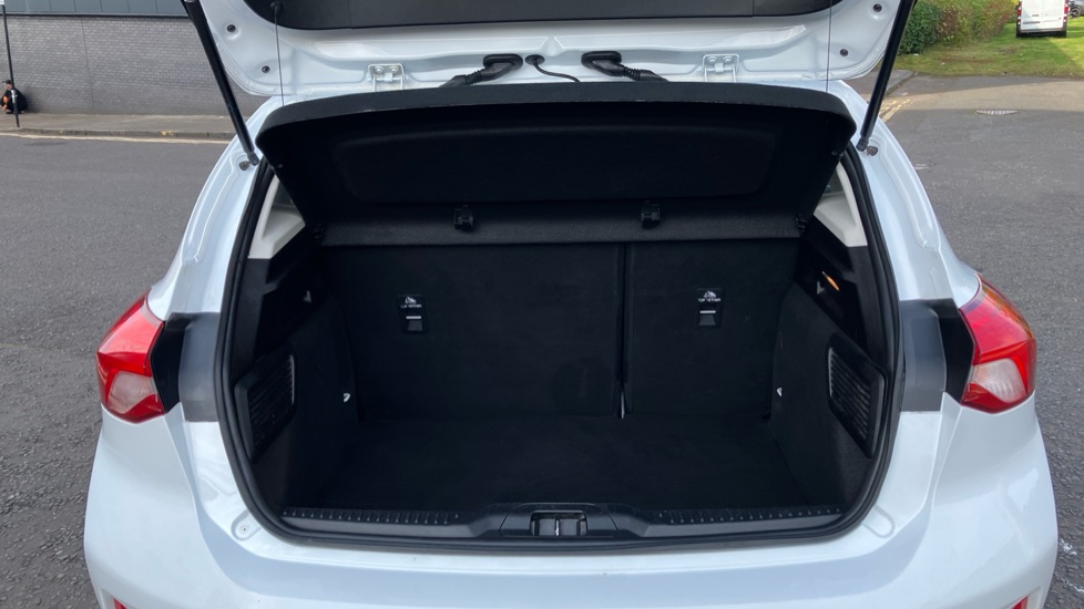 Ford Focus 1.5 EcoBlue 120 Zetec 5dr Diesel Hatchback - Image 4