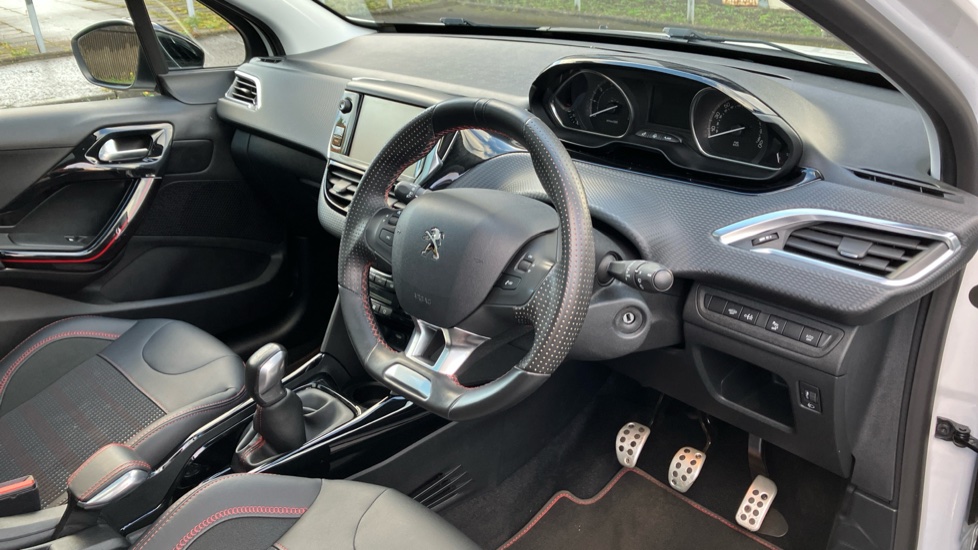 Peugeot 2008 1.2 PureTech 110 GT Line 5dr Petrol Estate - Image 11