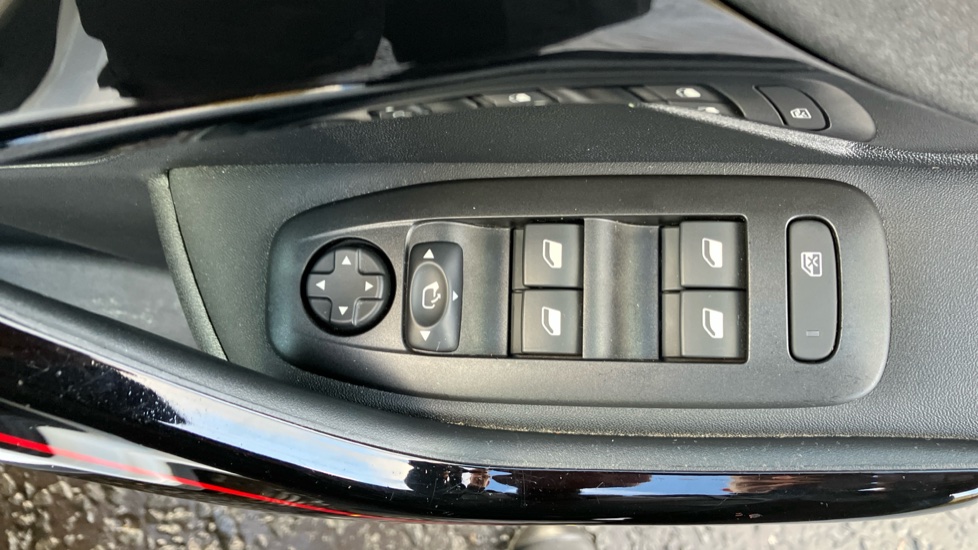 Peugeot 2008 1.2 PureTech 110 GT Line 5dr Petrol Estate - Image 30