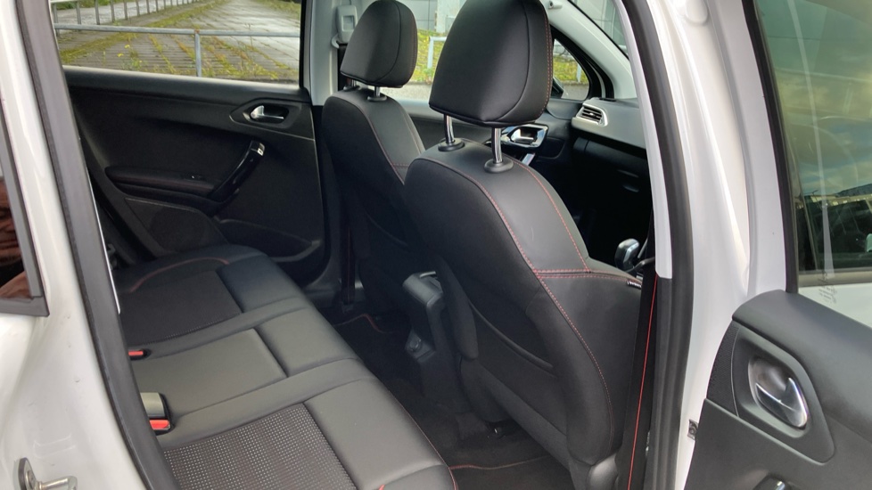 Peugeot 2008 1.2 PureTech 110 GT Line 5dr Petrol Estate - Image 32