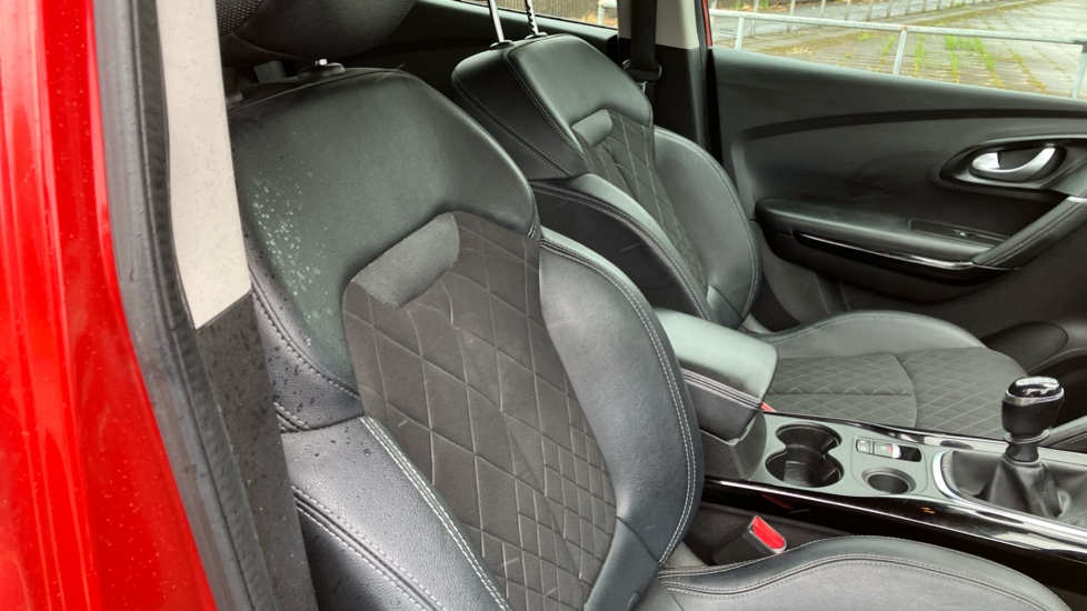 Renault Kadjar 1.3 TCE Iconic 5dr Petrol Hatchback - Image 21