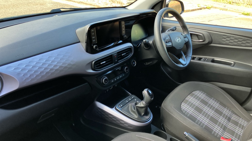 Hyundai i10 1.2 [79] Premium 5dr Auto [Nav] Petrol Hatchback - Image 9