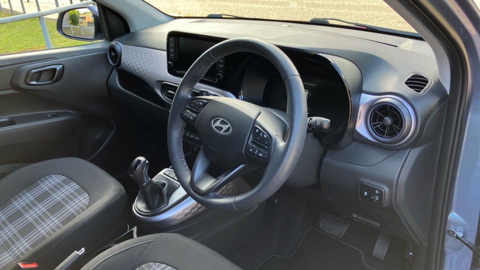 Hyundai i10 1.2 [79] Premium 5dr Auto [Nav] Petrol Hatchback - Image 11